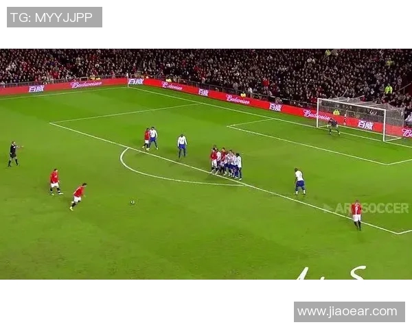 探索5号足球的魅力与技术演变，揭示其在全球足球运动中的重要地位与影响力