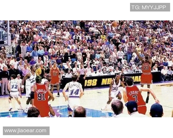 乔丹与德雷克斯勒的巅峰对决解析与篮球传奇的传承